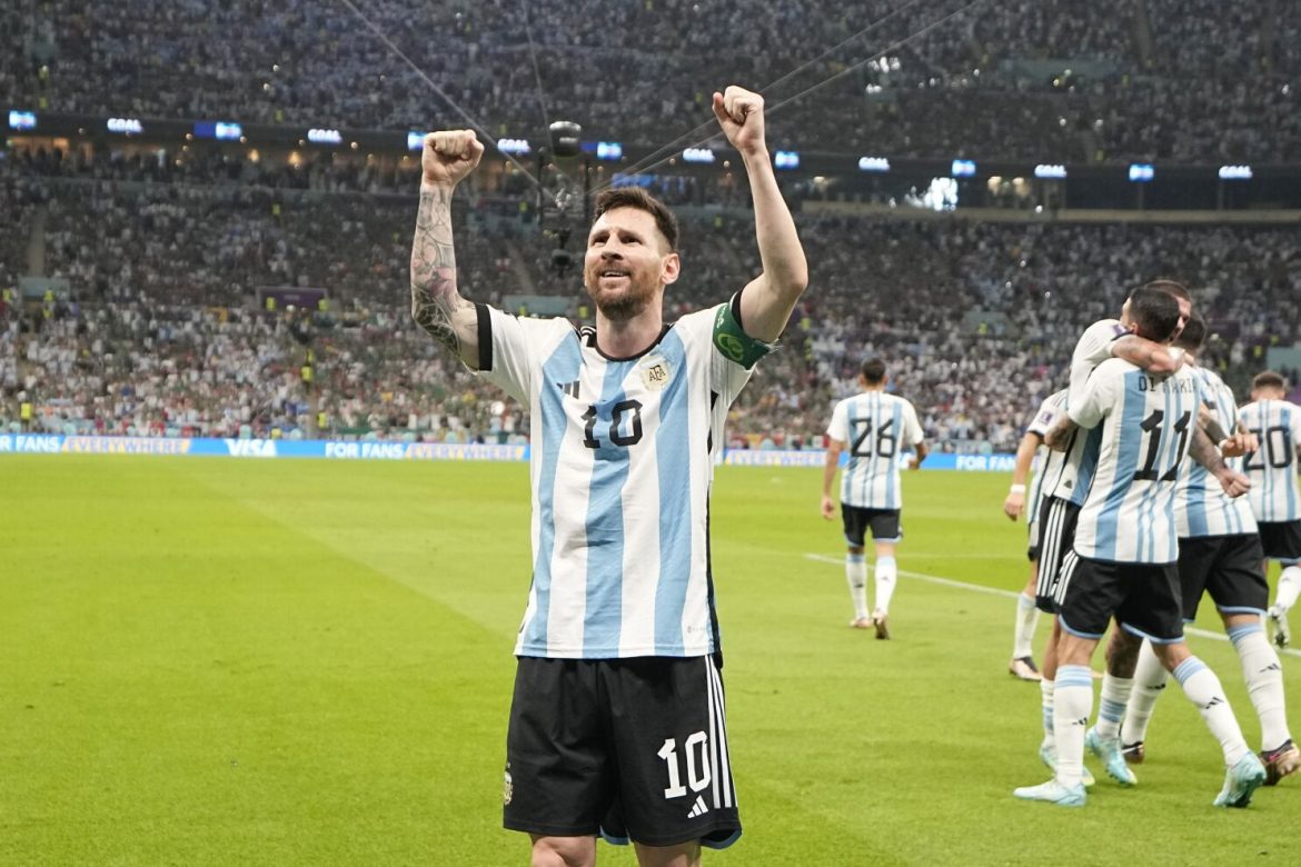 Messi, Fernandez guide Argentina to 2-0 win over Mexico