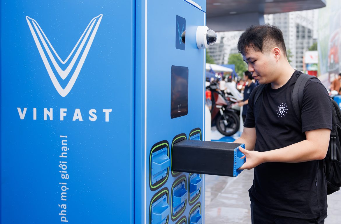 Ho Chi Minh City proposes installing 20,000 e-motorbike battery swap cabinets on sidewalks